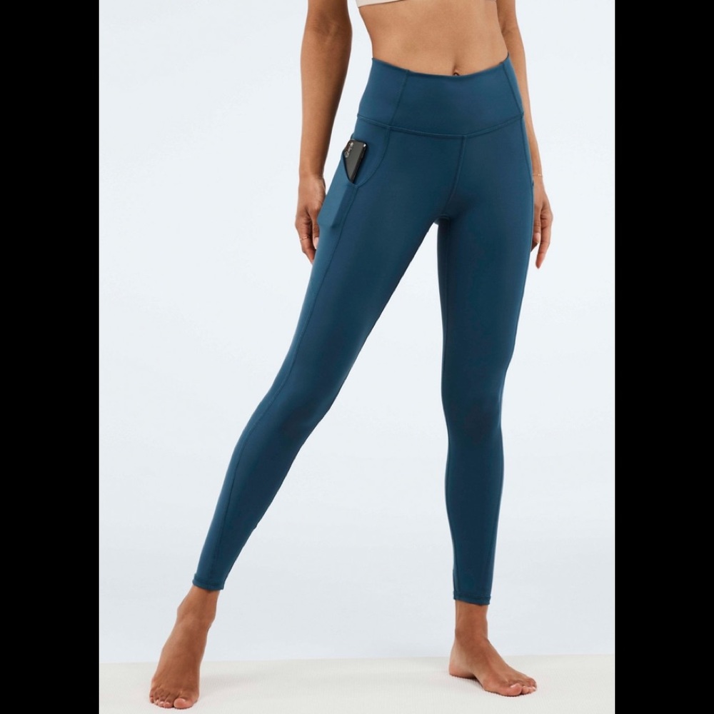 fabletics high waisted oasis pocket legging